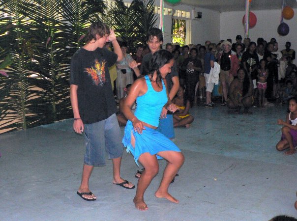 17- Pas facile la danse marquisienne 